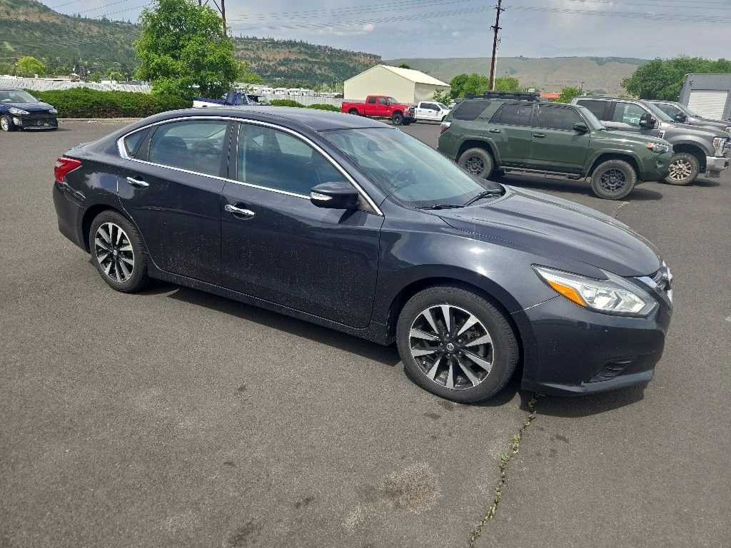 Used 2018 Nissan Altima SL with VIN 1N4AL3AP6JC128323 for sale in The Dalles, OR
