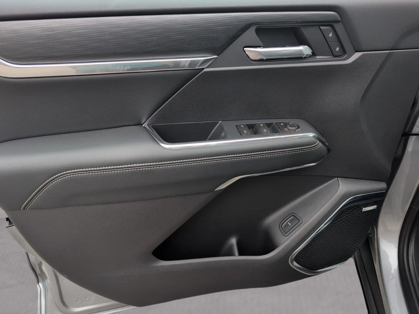 New 2026 Sterling Metallic GMC Elevation image 31