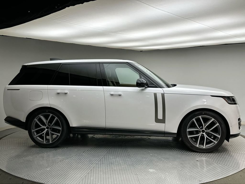 New 2026 Ostuni Pearl White Land Rover SE image 4