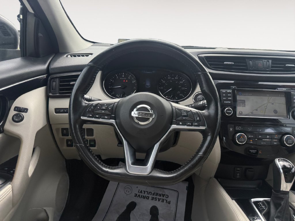 Used 2018 White Nissan SL image 12