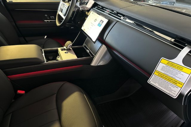 New 2026 Santorini Black Land Rover SE image 15