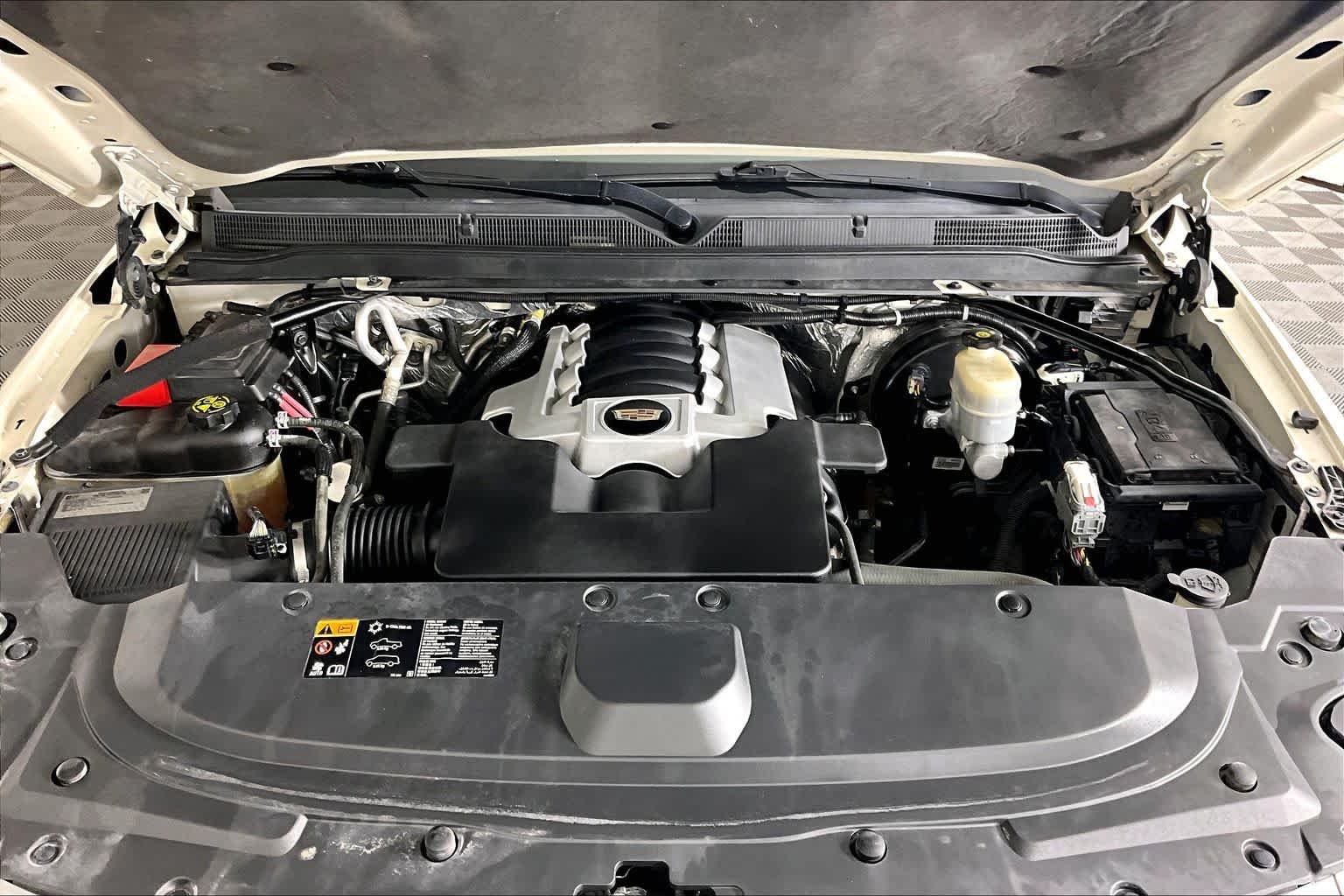 Used 2015 White Diamond Tricoat Cadillac Standard image 29