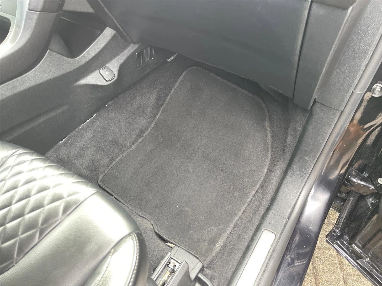 Used 2024 Agate Black Metallic Ford Titanium image 37