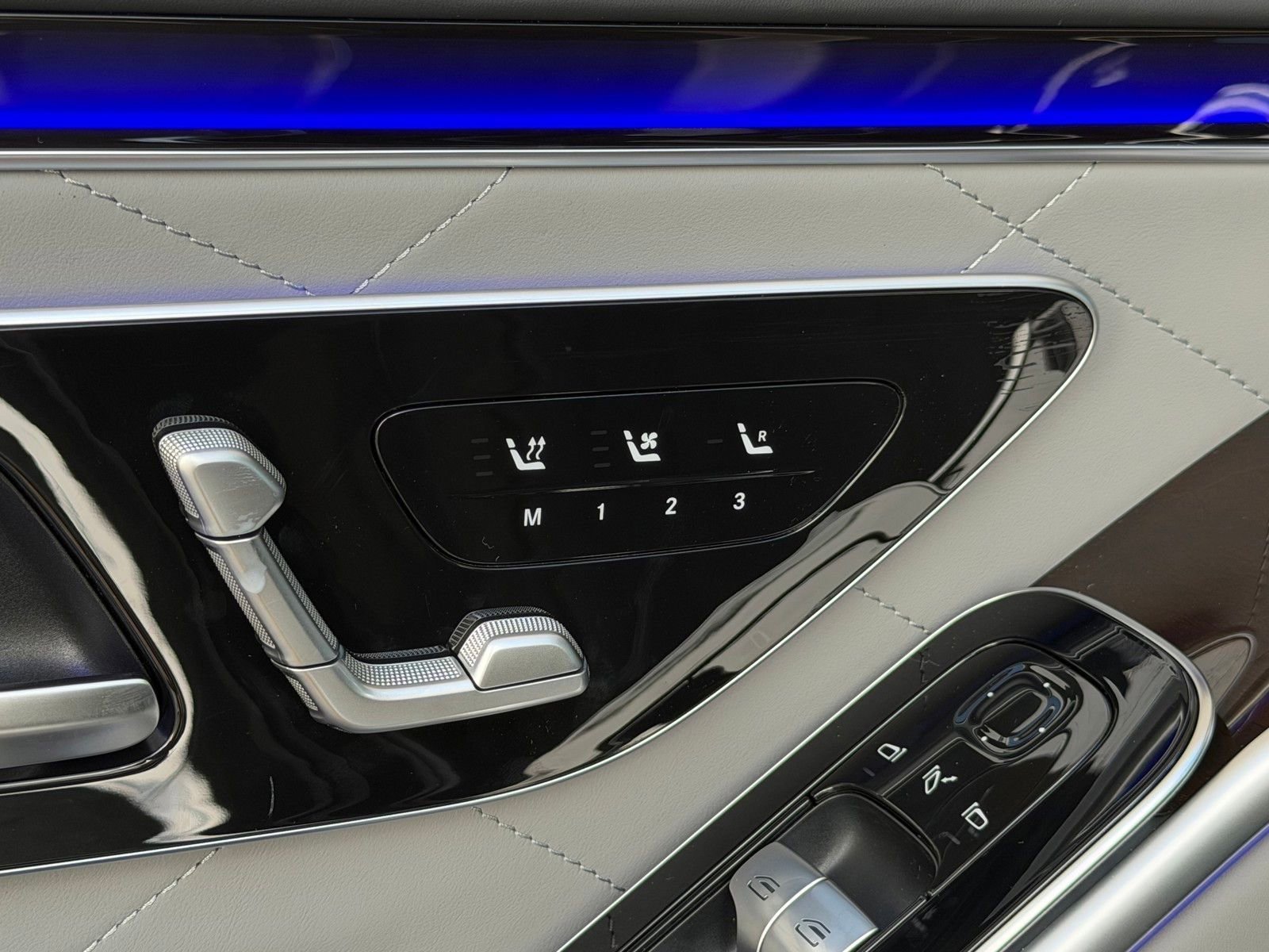 New 2026 Graphite Grey Metallic Mercedes-Benz S 580 image 36