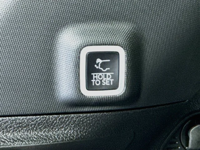 New 2027 Sting-Gray Clearcoat Jeep Altitude image 25
