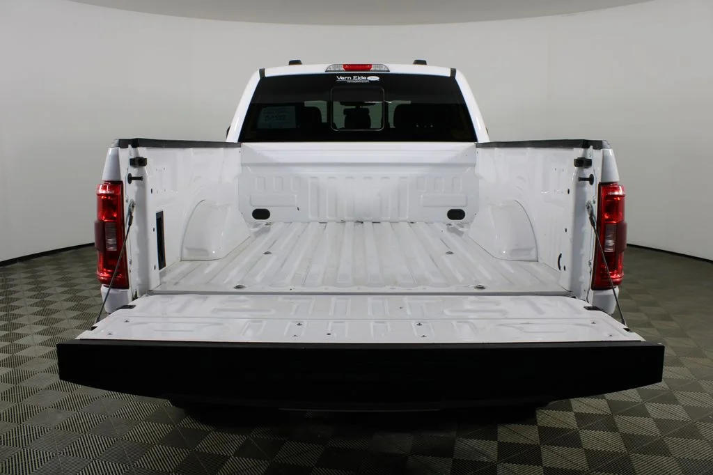Used 2023 Oxford White Ford XLT image 7