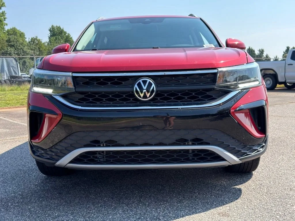 Used 2022 Red Volkswagen 1.5T SE image 8
