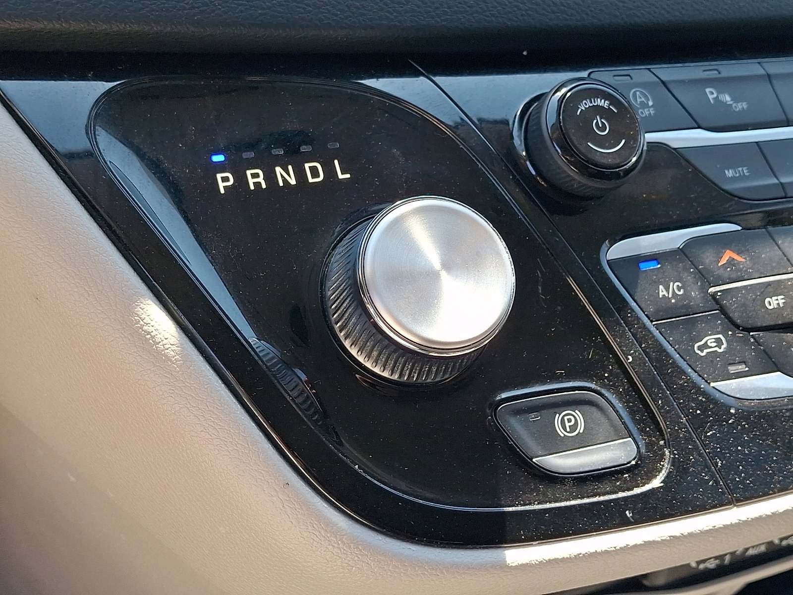 Used 2023 Brilliant Black Crystal Pearlcoat Chrysler Touring L image 15