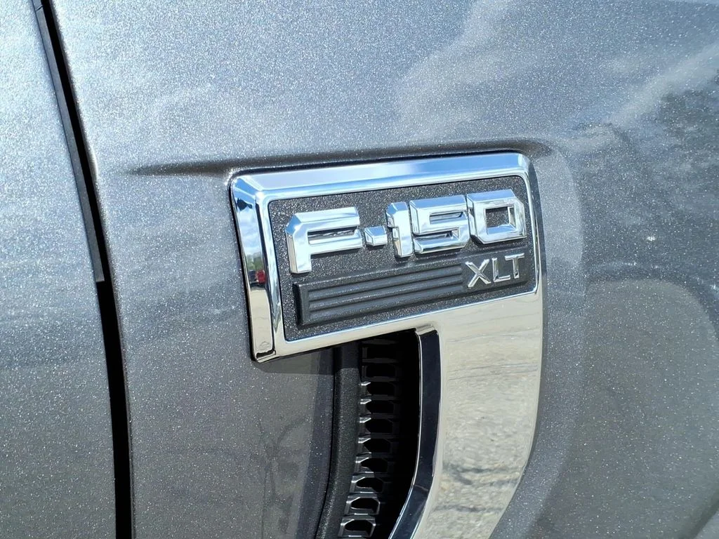 New 2026 Carbonized Gray Metallic Ford XLT image 10