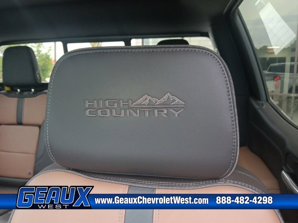 Used 2019 IRIDESCENT PEARL TRICOAT Chevrolet High Country image 32