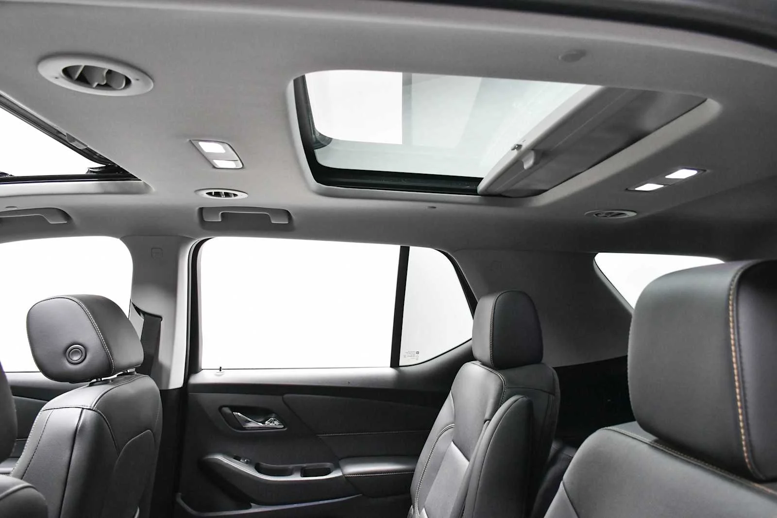 Used 2019 Iridescent Pearl Tricoat Chevrolet Premier image 12