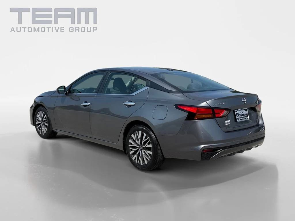 Used 2023 Gray Nissan 2.5 SV image 5