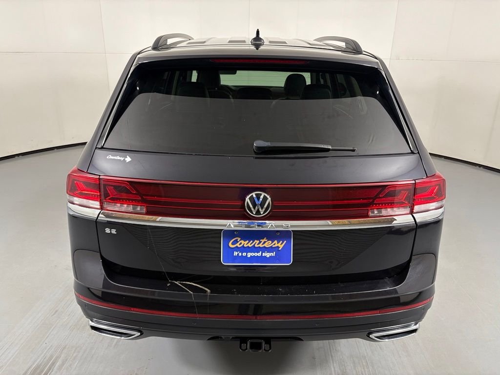 Used 2024 Black Volkswagen 2.0T SE w/Technology image 7
