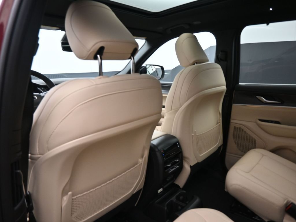 New 2025 Velvet Red Pearl-Coat Exterior Paint Jeep Limited image 12