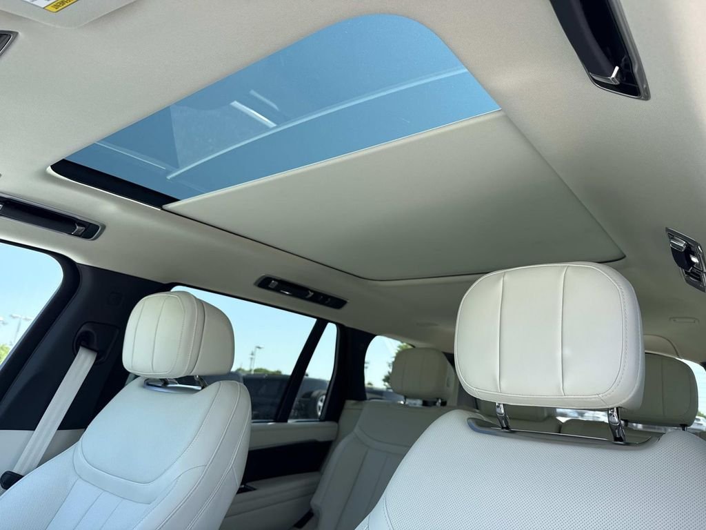 2025 Land Rover Range Rover SE - Photo 23