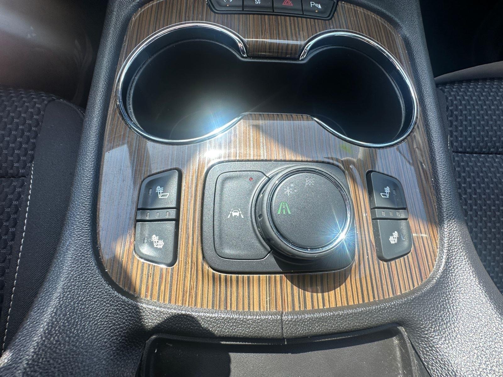 Used 2023 Summit White GMC SLE image 20