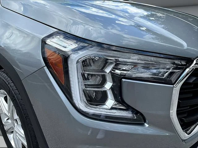 Certified Used 2024 Sterling Metallic GMC SLE image 32