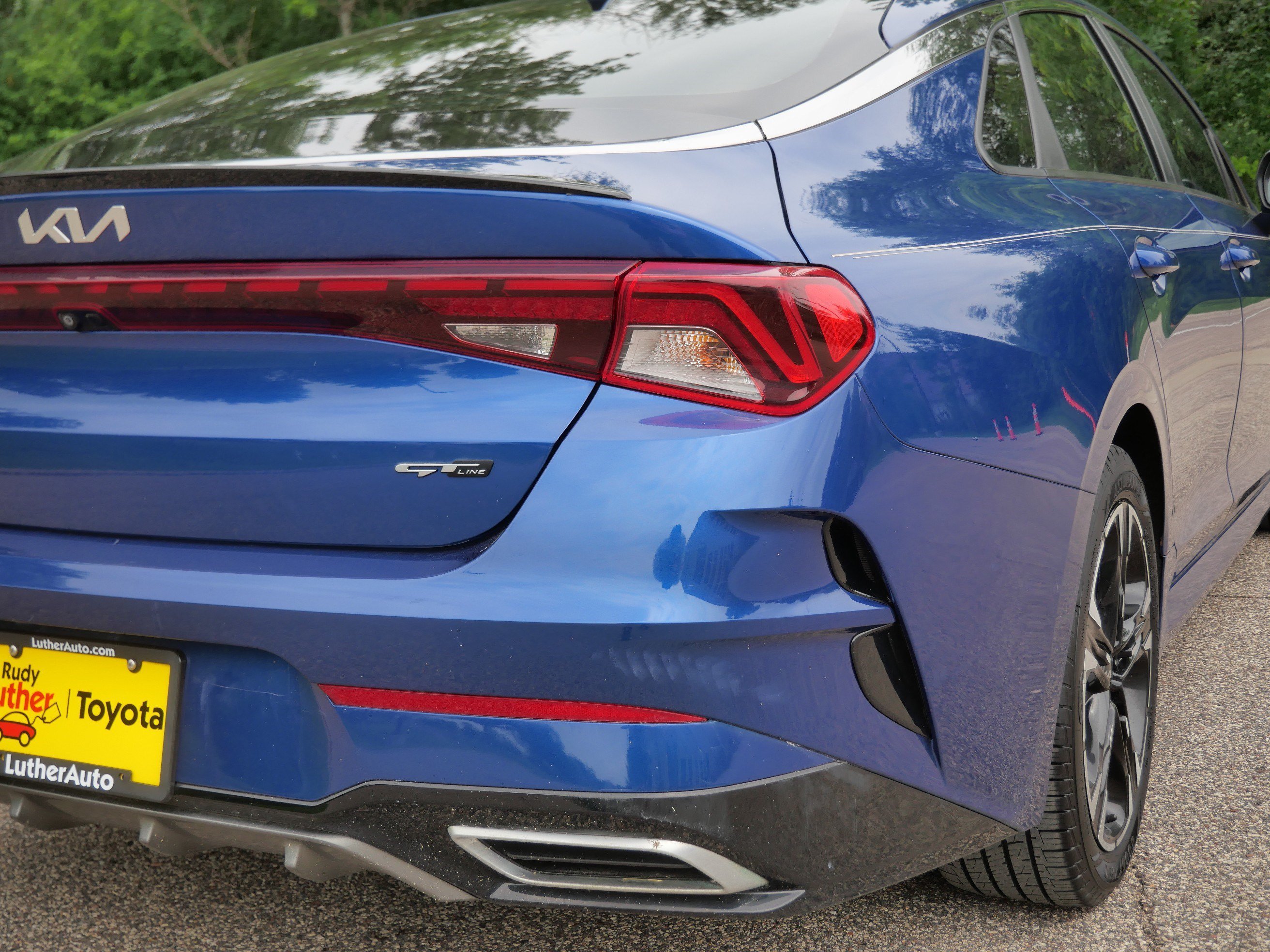 Used 2022 Sapphire Blue Kia GT-Line image 17