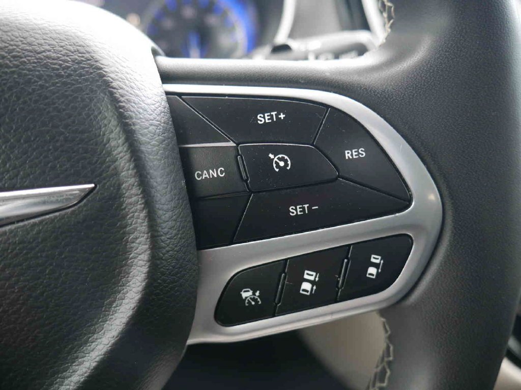 Used 2024 White Chrysler Touring L image 34
