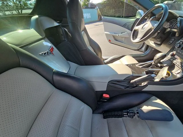 Used 2008 Silver Chevrolet 3LT image 23
