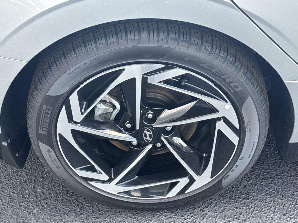 New 2026 Silver Hyundai SEL Sport image 17