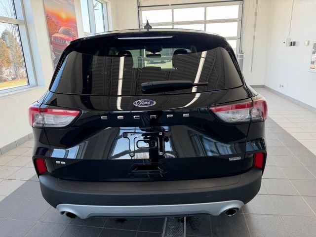 Used 2022 Black Metallic Ford SE image 5