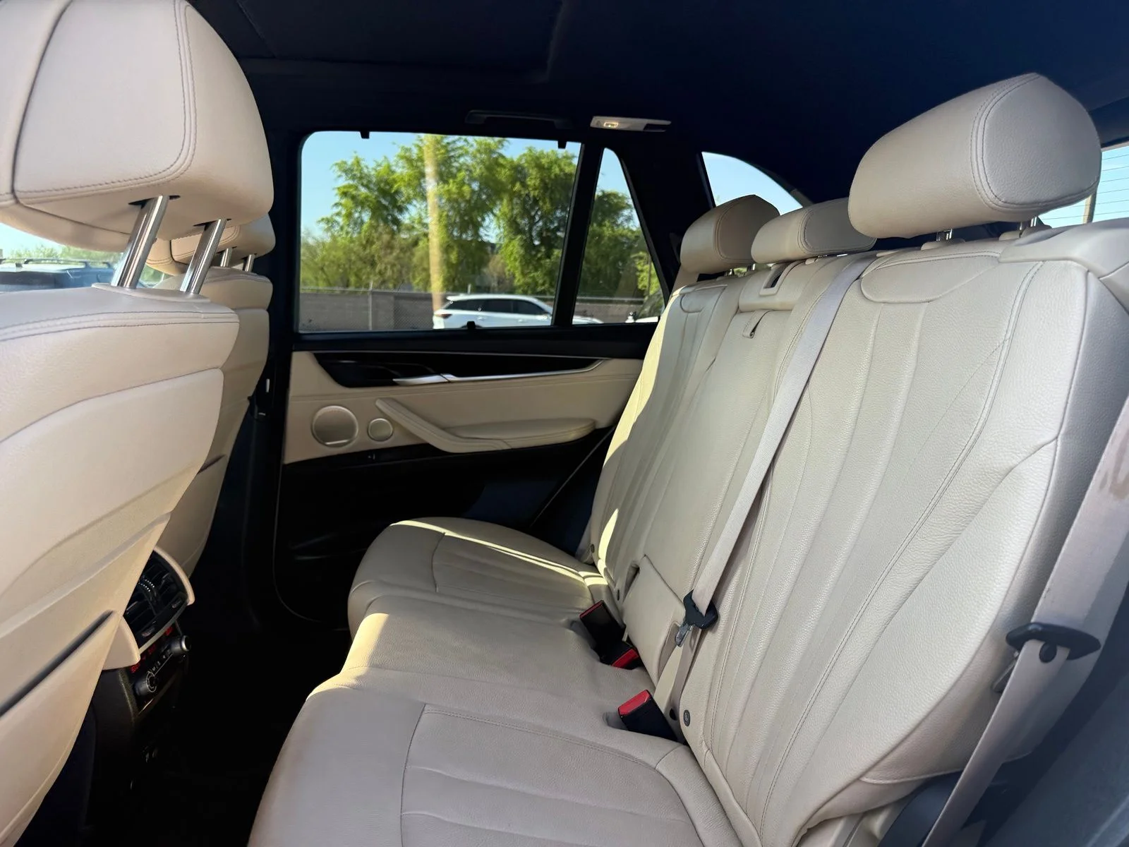 Used 2018 White Metallic BMW xDrive50i image 8