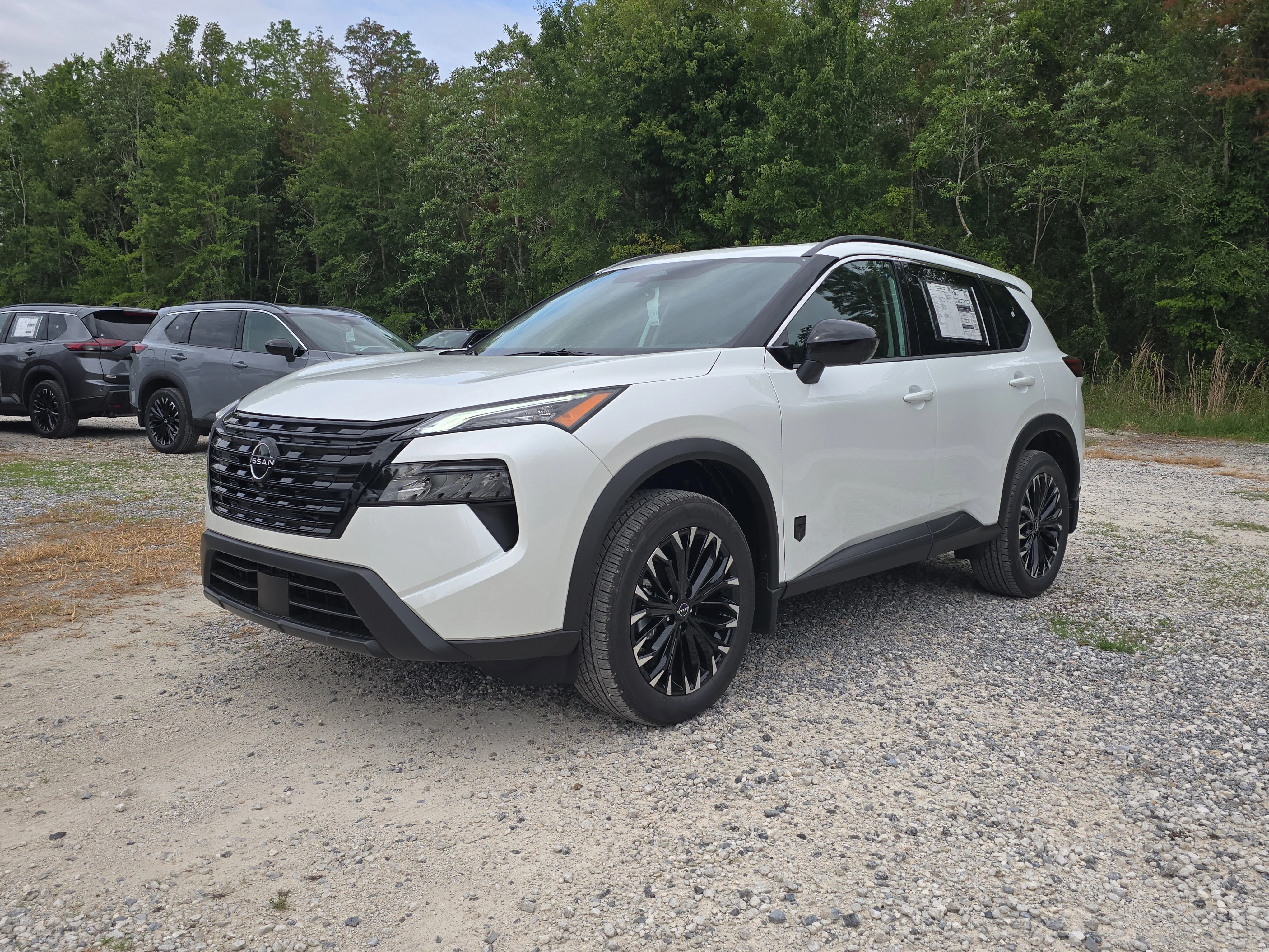 New 2026 Everest White Pearl TriCoat Nissan Dark Armor™ image 4
