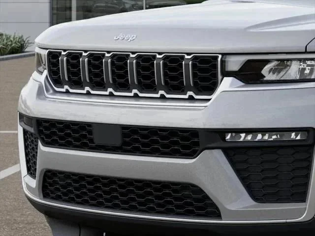 New 2026 Silver Zynith Exterior Paint Jeep Limited image 115