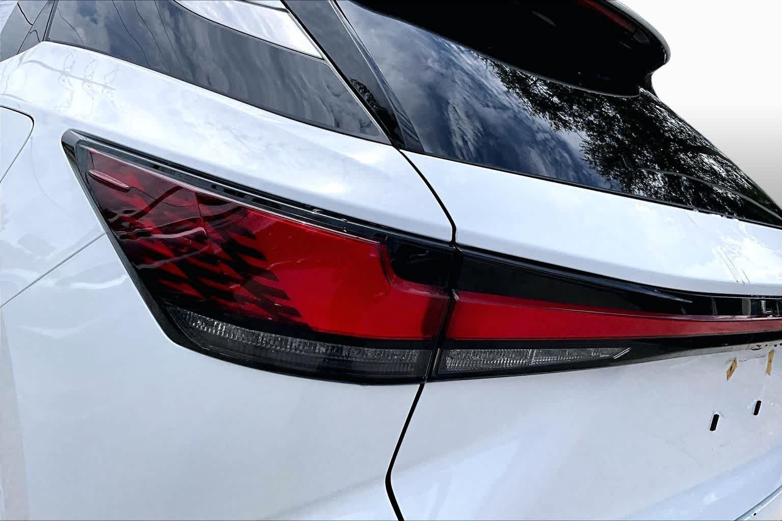 Used 2024 Ultra White Lexus F SPORT Handling image 29