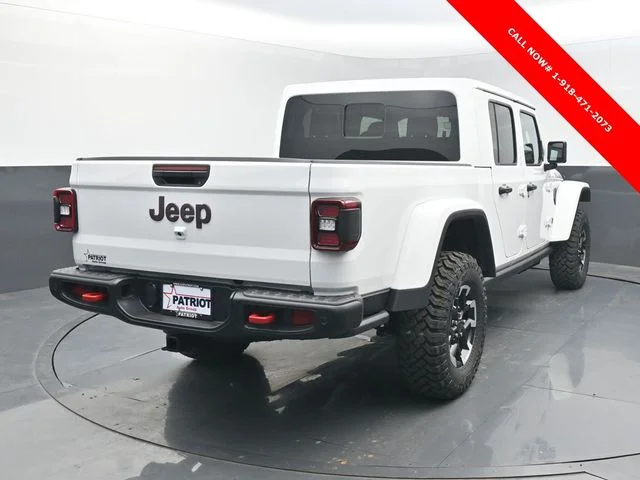 New 2026 Bright White Clear-Coat Exterior Paint Jeep Rubicon X image 6