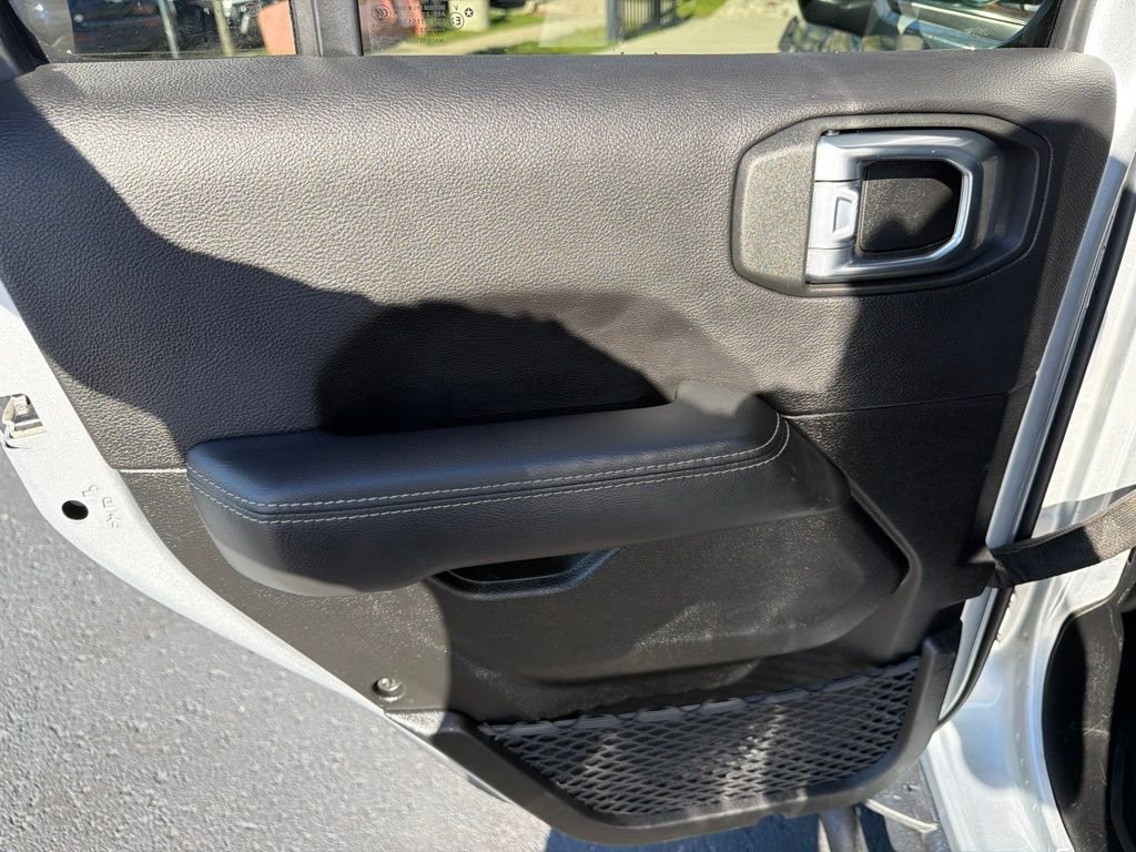 Used 2023 Silver Jeep Overland image 12