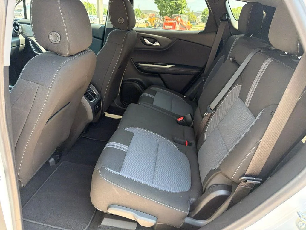 Used 2025 White Chevrolet LT image 18