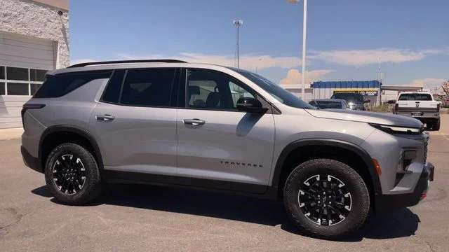 Used 2025 Gray Chevrolet Z71 image 3