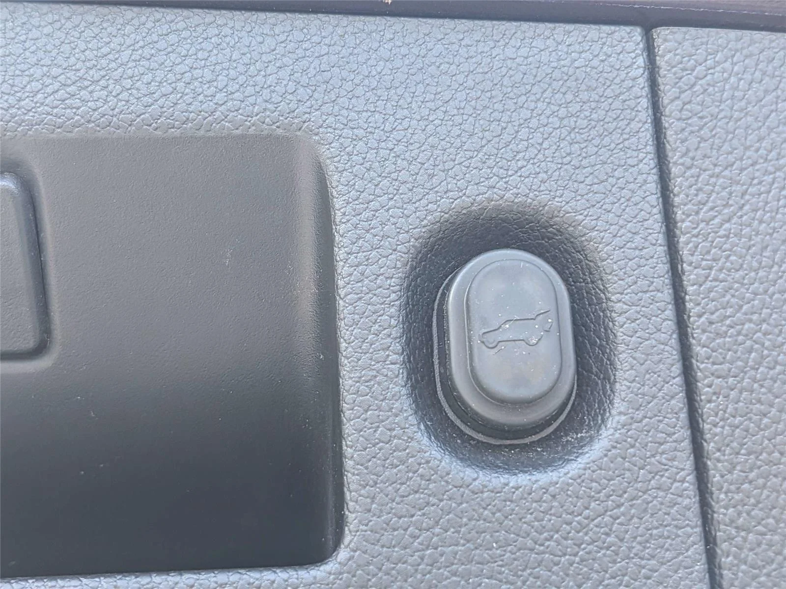 Used 2017 Black Chevrolet Premier image 12
