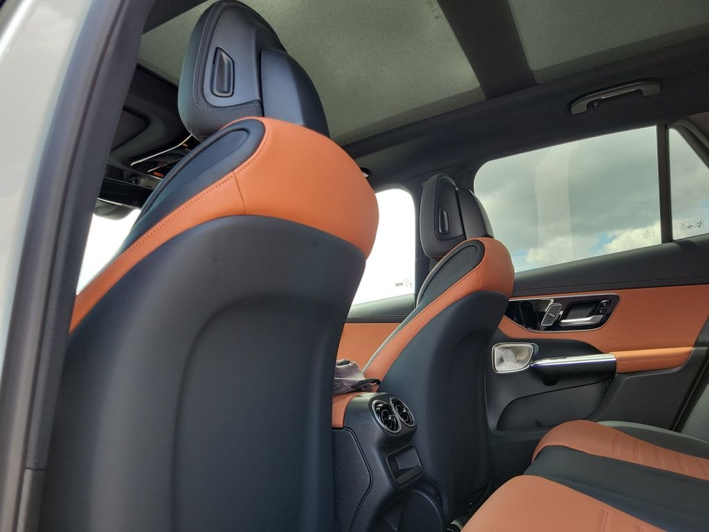 New 2027 Polar White Mercedes-Benz GLC 300 image 11