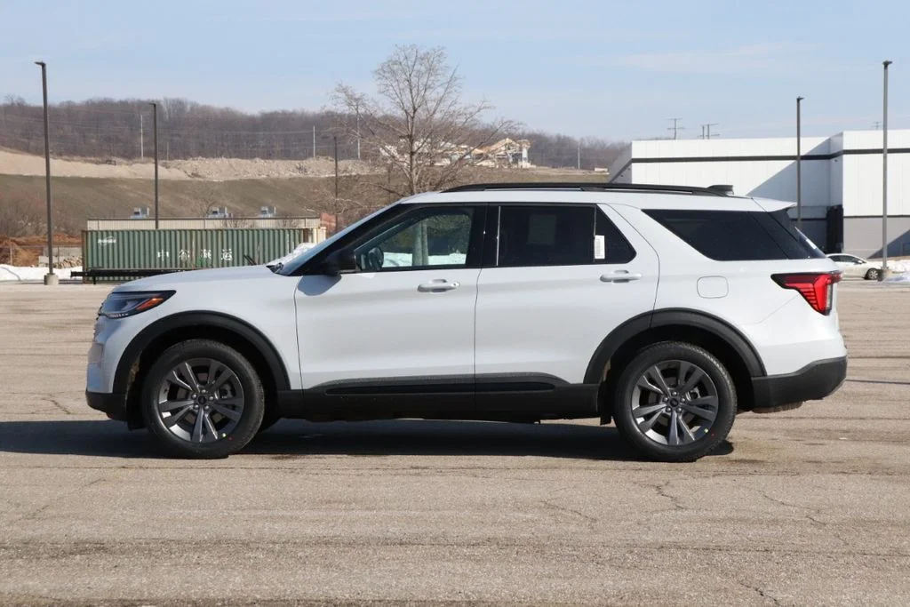 New 2026 Space White Metallic Ford Active image 6