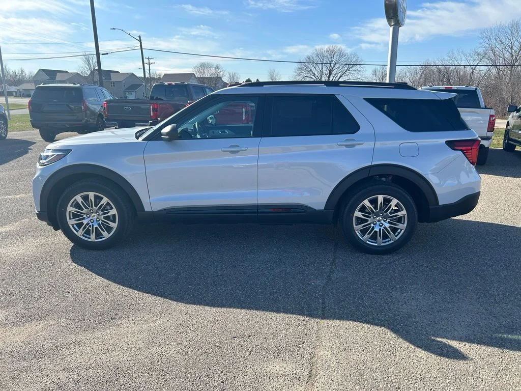 New 2026 Space White Metallic Ford Active image 4