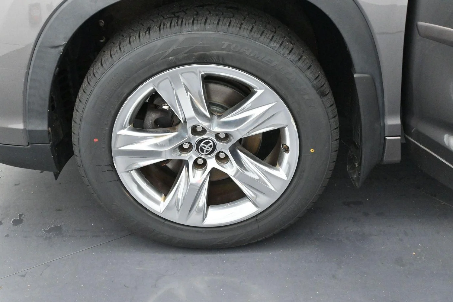 Used 2019 Predawn Gray Mica Toyota Limited image 43