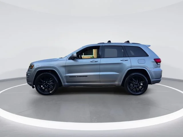 Used 2019 Silver Jeep Altitude image 5