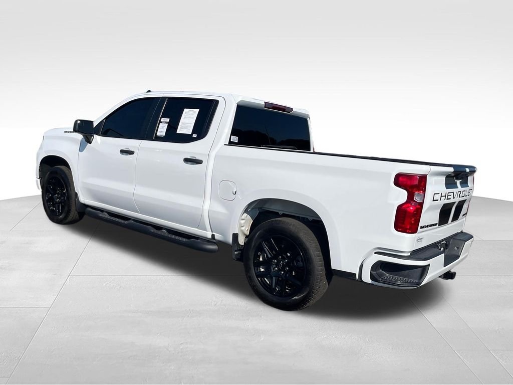 Used 2025 White Chevrolet Custom image 3