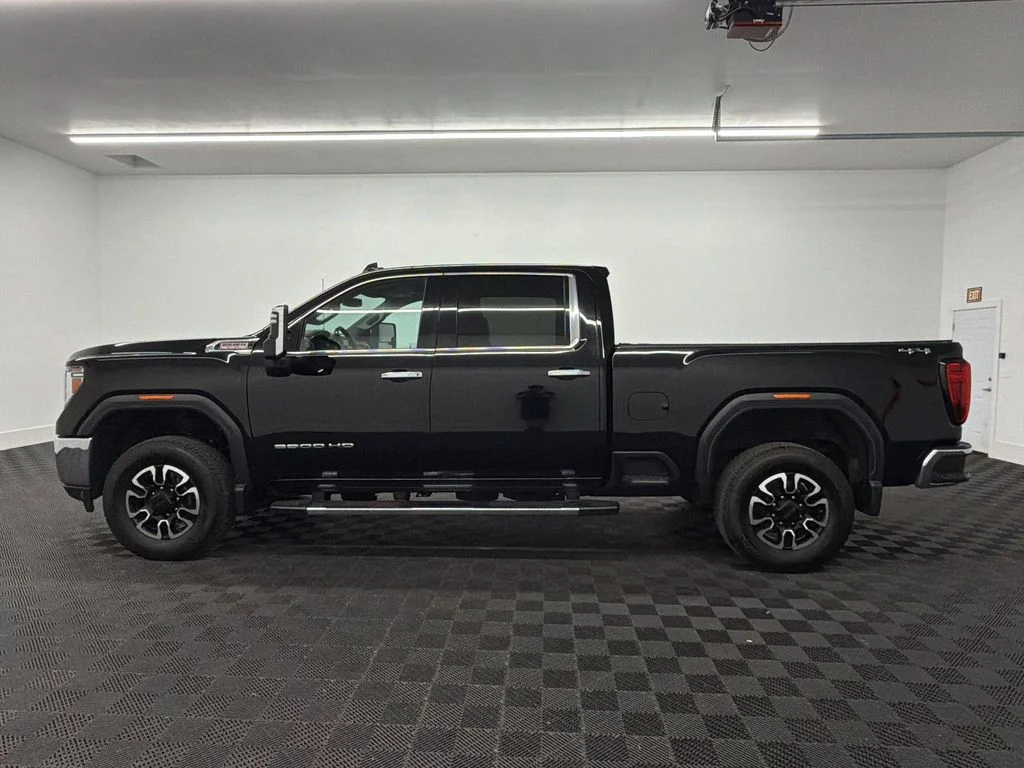 Used 2020 Onyx Black GMC SLT image 2