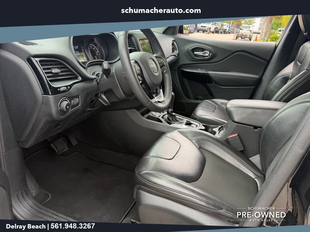 Used 2020 Black Jeep Latitude Plus image 11