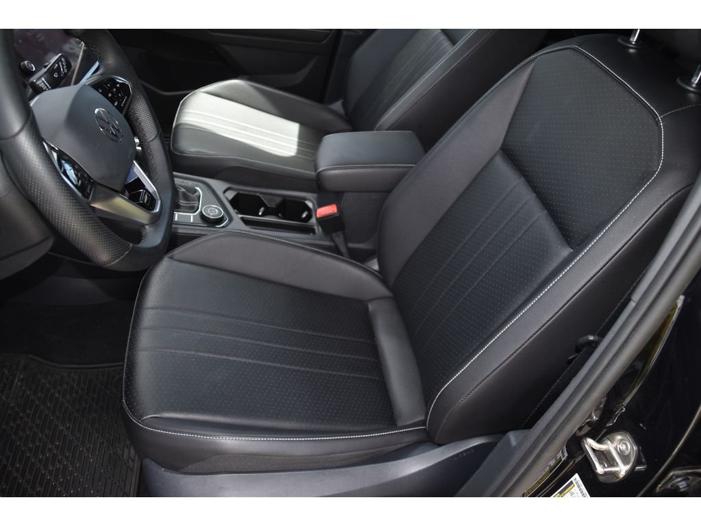 Used 2022 Deep Black Pearl Volkswagen SE R-Line Black image 17
