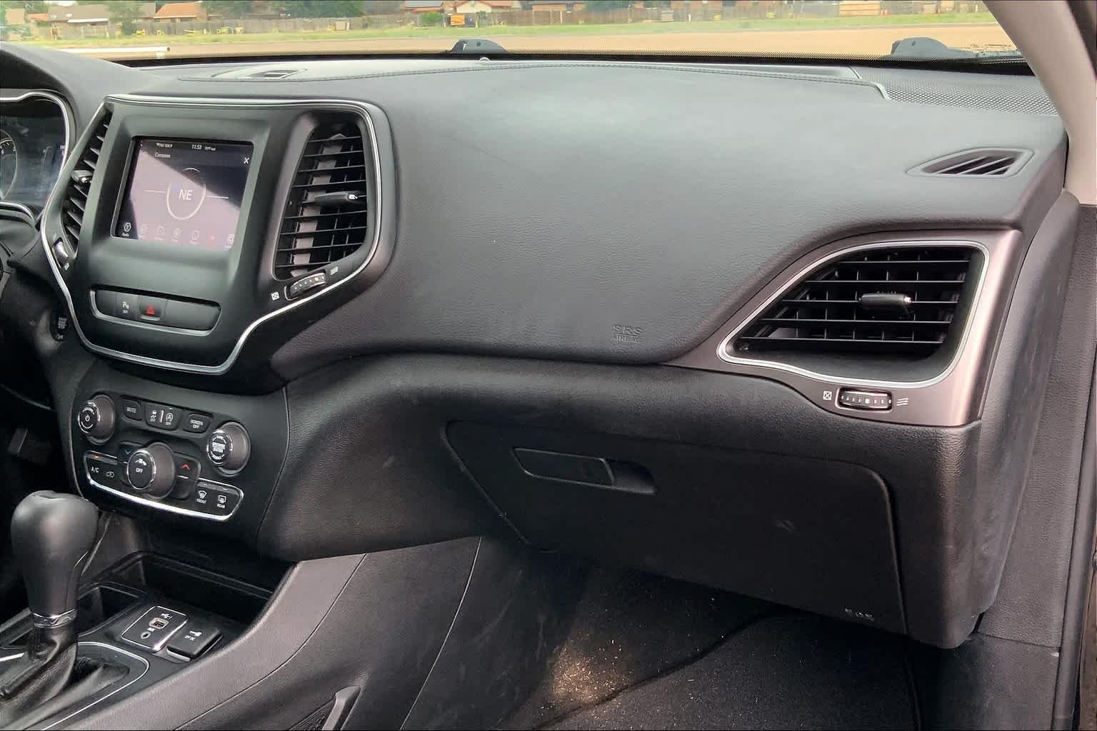 Used 2019 Diamond Black Crystal Pearlcoat Jeep Latitude Plus image 19