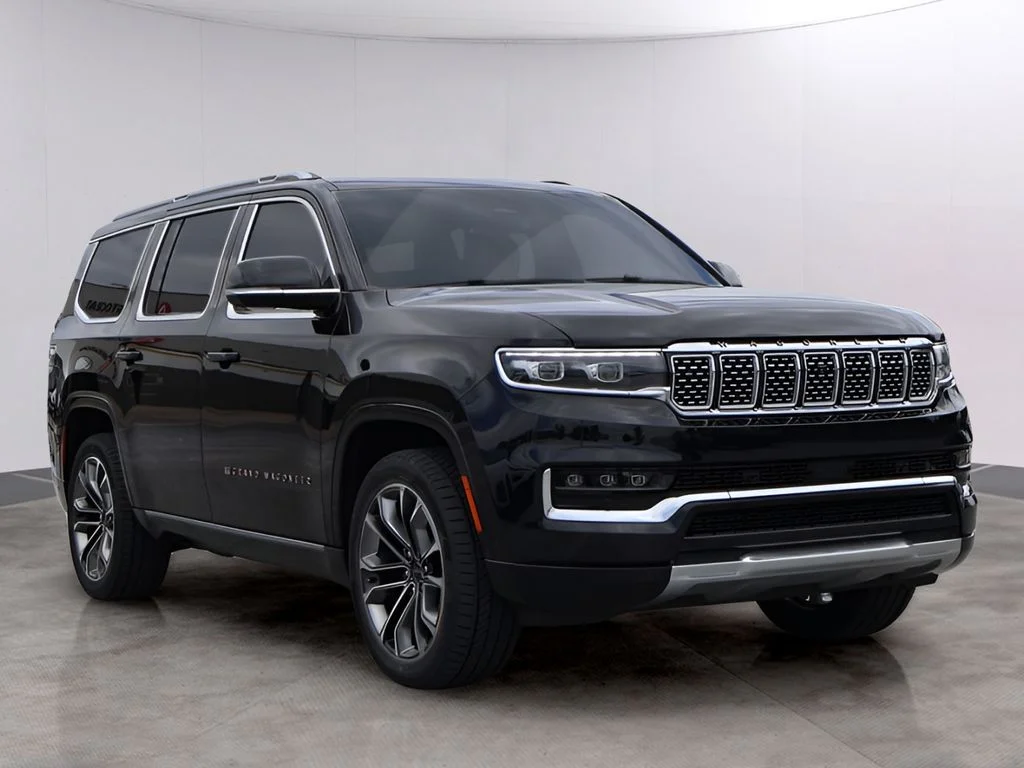 Used 2022 Diamond Black Crystal Pearlcoat Jeep Series III image 3