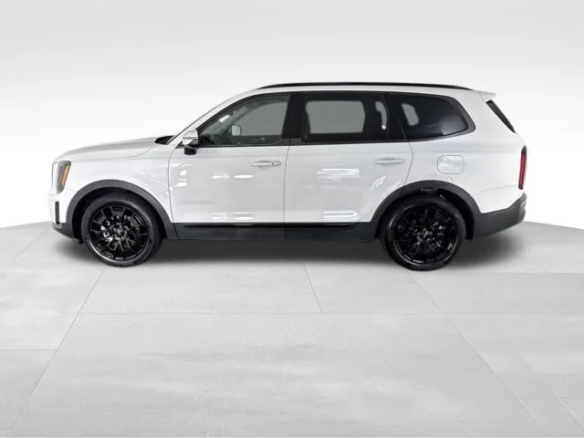 Used 2022 White Kia EX image 10