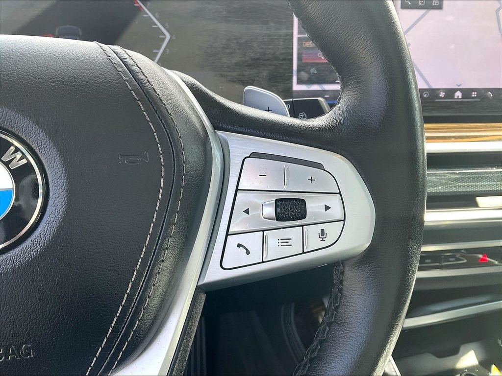 Used 2024 Green BMW xDrive40i image 25
