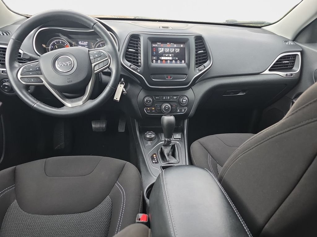 Used 2019 Billet Silver Metallic Jeep Latitude image 14