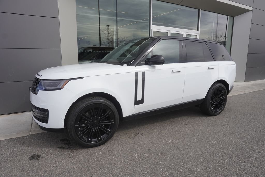 New 2026 Fuji White Land Rover SE image 3